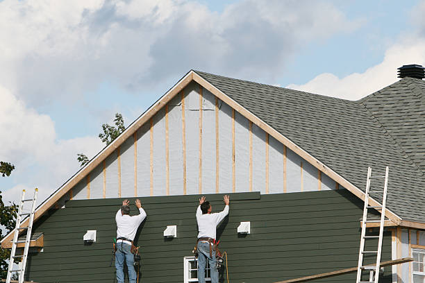 Professional Emergency Siding Repair technician working in Ellwood City, PA